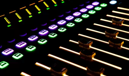 Si eres principiante, es �til conocer las consolas de sonido o mezcladores.