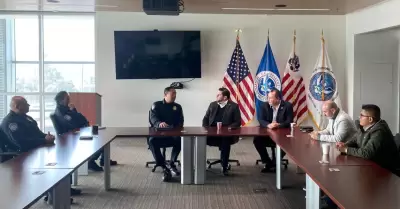 Presidente Municipal Ismael Burgue�o Ruiz con la Directora de la Oficina de Adua