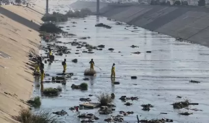 Contaminaci�n en la canalizaci�n del R�o Tijuana