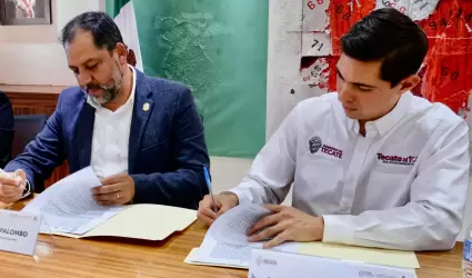 Rom�n Cota firma convenio con Agencia Digital