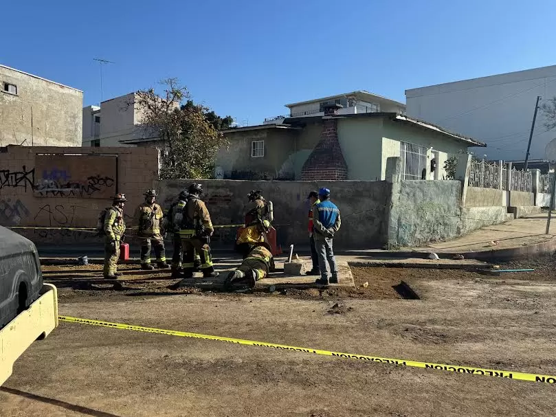 Explosi�n en registro de tuber�a deja a un hombre lesionado en Tijuana