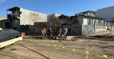 Explosi�n en registro de tuber�a deja a un hombre lesionado en Tijuana