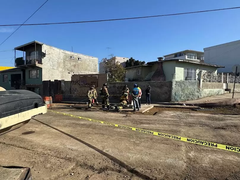 Explosi�n en registro de tuber�a deja a un hombre lesionado en Tijuana