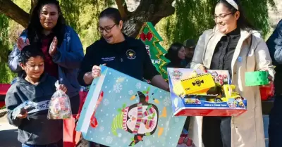 Presidenta Roc�o Adame lleva la magia de la Navidad a la comunidad El Morro