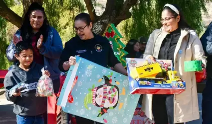 Presidenta Roc�o Adame lleva la magia de la Navidad a la comunidad El Morro
