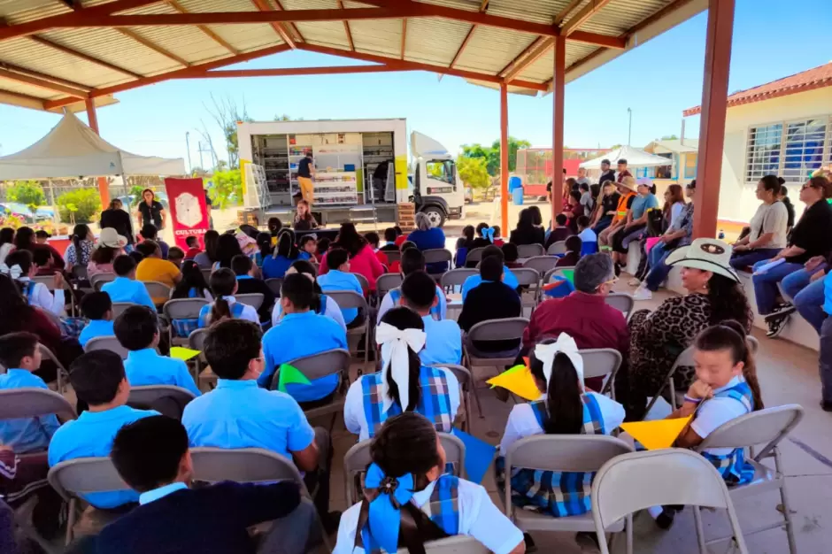 Entrega Cultura 266 mil 100 pasaportes lector en "5 Libros por A�o"