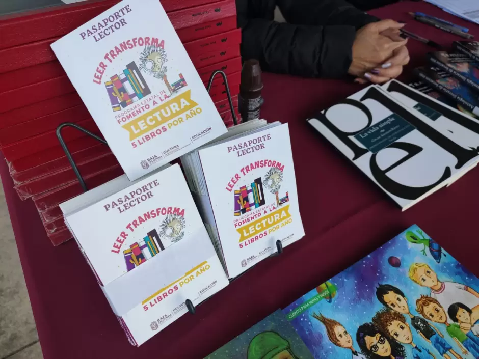 Entrega Cultura 266 mil 100 pasaportes lector en "5 Libros por A�o"
