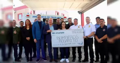 Presidenta Roc�o Adame recibe importante donativo de Hyundai M�xico para el cuer