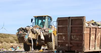 Anuncia Rom�n Cota sitio de transferencia de residuos dom�sticos en La Rumorosa
