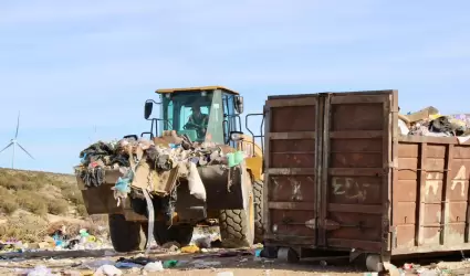 Anuncia Rom�n Cota sitio de transferencia de residuos dom�sticos en La Rumorosa