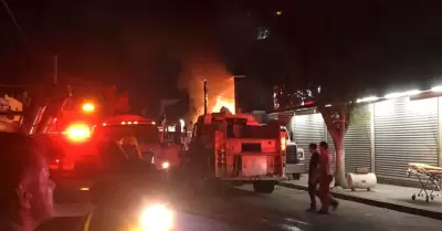 Incendio de dulcer�a en Navolato