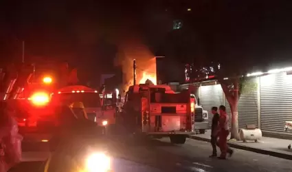 Incendio de dulcer�a en Navolato
