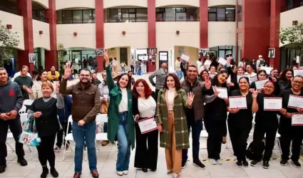 Realiza gobierno de Rocio Adame graduaci�n de talleristas del DIF Rosarito