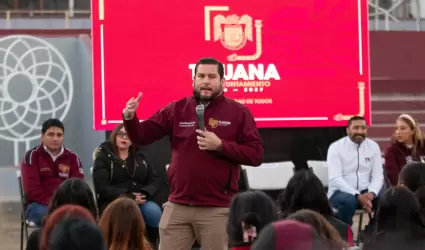 Entrega alcalde Ismael Burgue�o canchas remodeladas de la Unidad Deportiva Maria