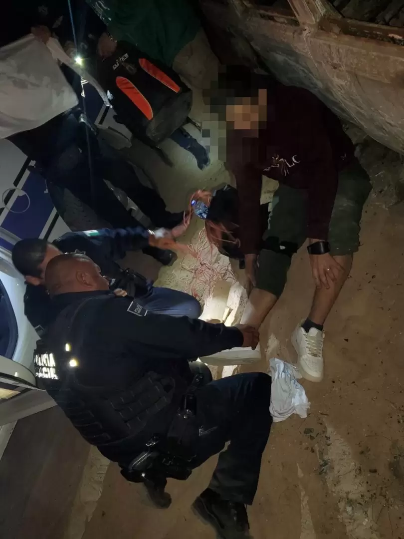 Auxilia polic�a municipal a migrante lesionado tras caer del cerco fronterizo