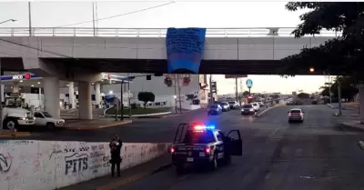 Mantas en puentes de Culiac�n