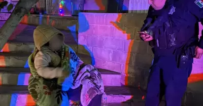 Escuadr�n Violeta y CEJUM resguardan a mujer adulta que dorm�a afuera de domicil