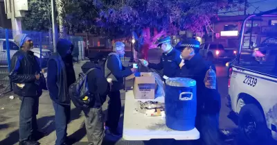 Guardia Nacional reparte caf� y pan en Tijuana como labor social