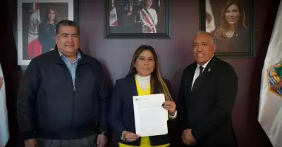 Anuncia Claudia Agat�n incentivos para polic�as municipales