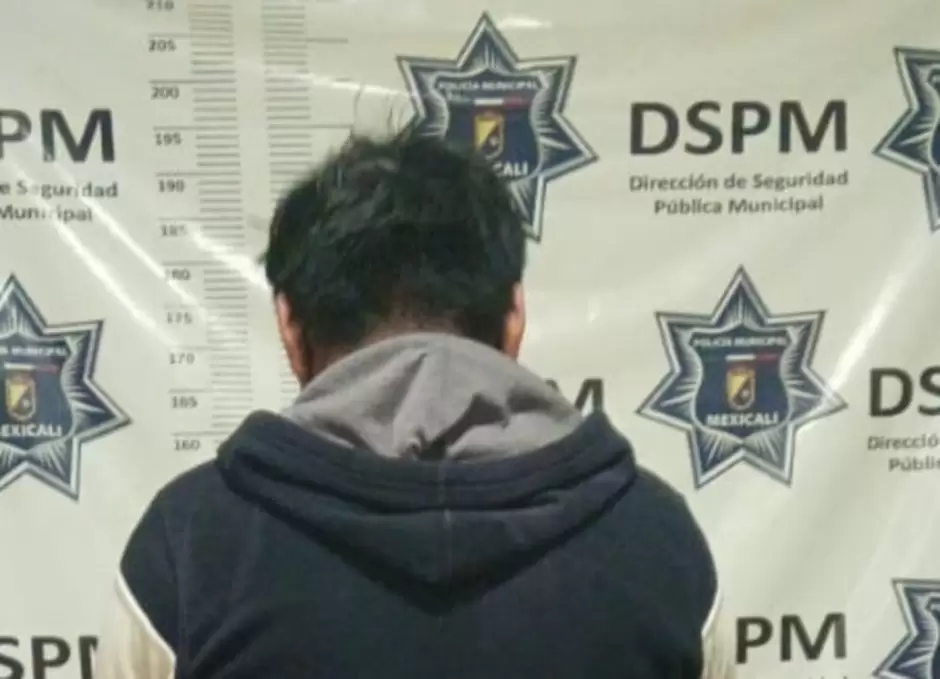 Detiene polic�a municipal a diez personas en 24 horas por venta de pirotecnia y le�a