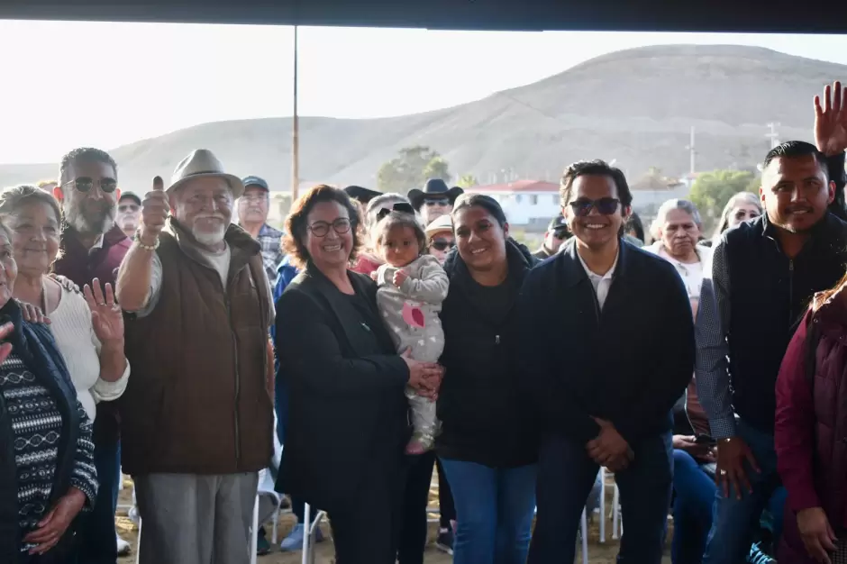 Alcaldesa Roc�o Adame entrega renovado parque en Rancho 40
