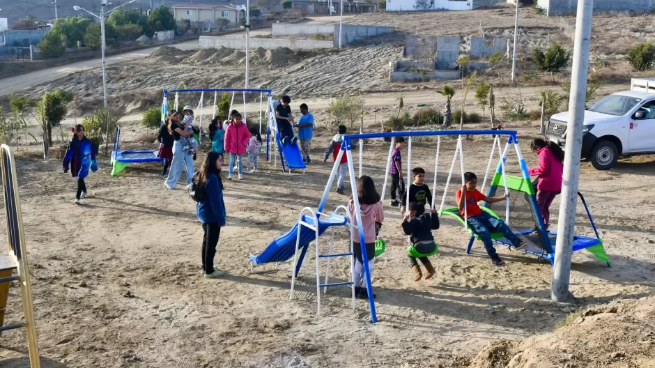 Alcaldesa Roc�o Adame entrega renovado parque en Rancho 40
