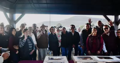 Alcaldesa Roc�o Adame entrega renovado parque en Rancho 40