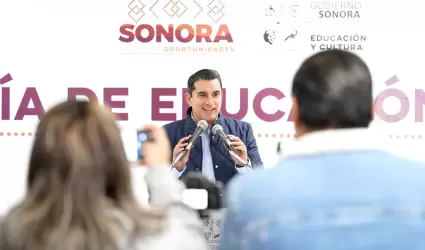 Froyl�n G�mez, secretario de Educaci�n de Sonora