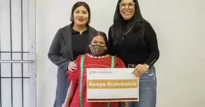 Entregan apoyos a grupos de atenci�n prioritaria