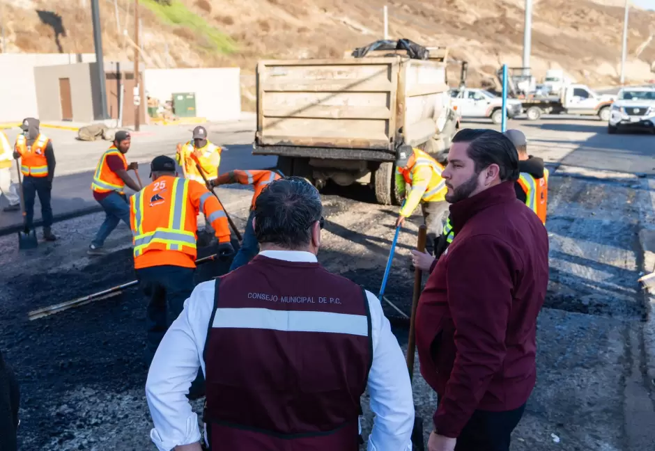 Constata presidente municipal de Tijuana Ismael Burgue�o obras de mantenimiento de vialidades