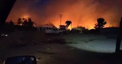 Incendio en Nido de las �guilas bajo control parcial; carretera Tijuana-Tecate c