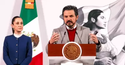 Claudia Sheinbaum y Zo� Robledo durante la conferencia matutina desde Palacio Na