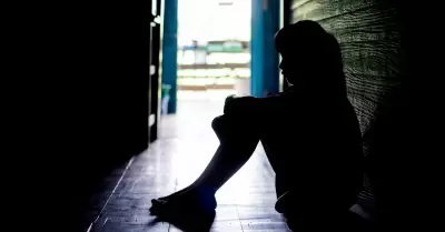 hu�rfano hu�rfanos hu�rfana victima soledad solitaria llorando