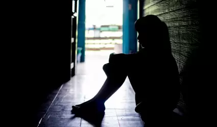 hu�rfano hu�rfanos hu�rfana victima soledad solitaria llorando
