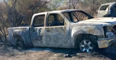 veh�culos calcinados en el desierto de Altar