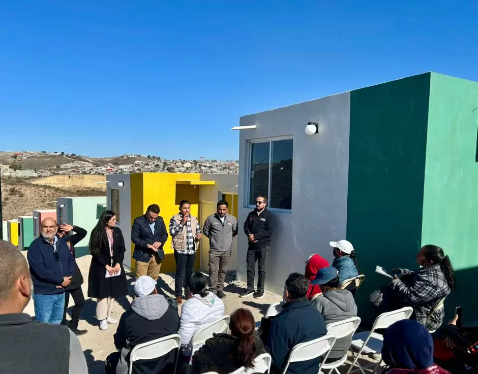 Entregan hogares a familias v�ctimas de deslizamientos en Tijuana