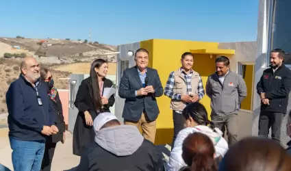 Entregan hogares a familias v�ctimas de deslizamientos en Tijuana