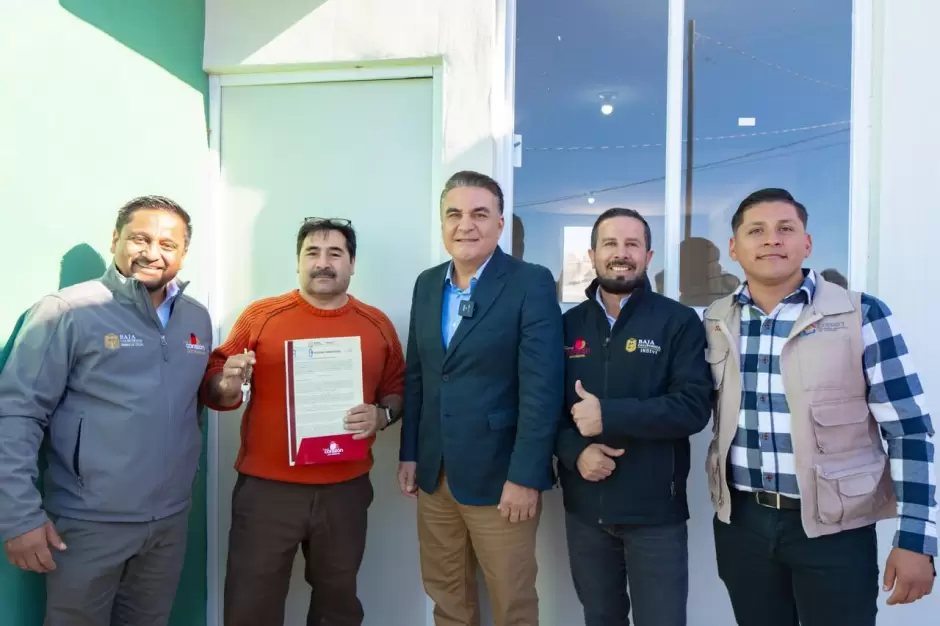 Entregan hogares a familias v�ctimas de deslizamientos en Tijuana