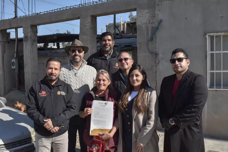 Entregan t�tulos a residentes de Maclovio Rojas