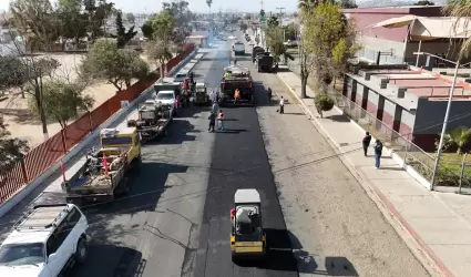 Pavimentaci�n asf�ltica de la calle Cuarta en la colonia Hidalgo