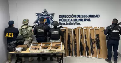 Aseguran armas, cargadores, cartuchos y veh�culos