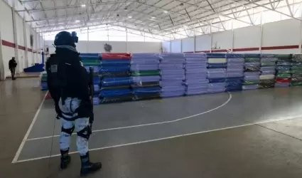 Instalan centro de atenci�n donde recibir�n a los paisanos repatriados en Nogale