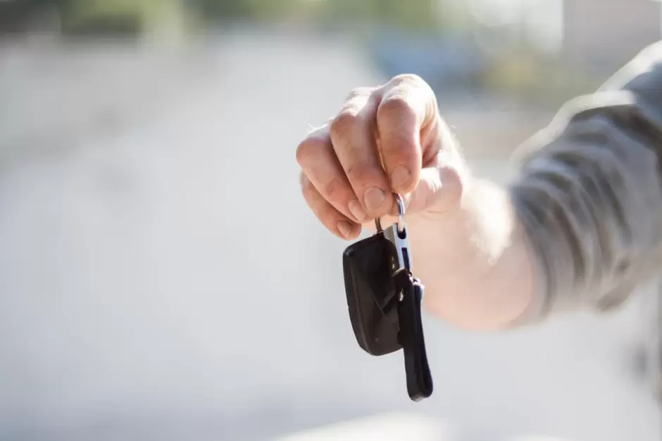 Rentar auto de devoluci�n.