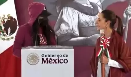Mar�a Elena R�os irrumpi� en evento de Claudia Sheinbaum