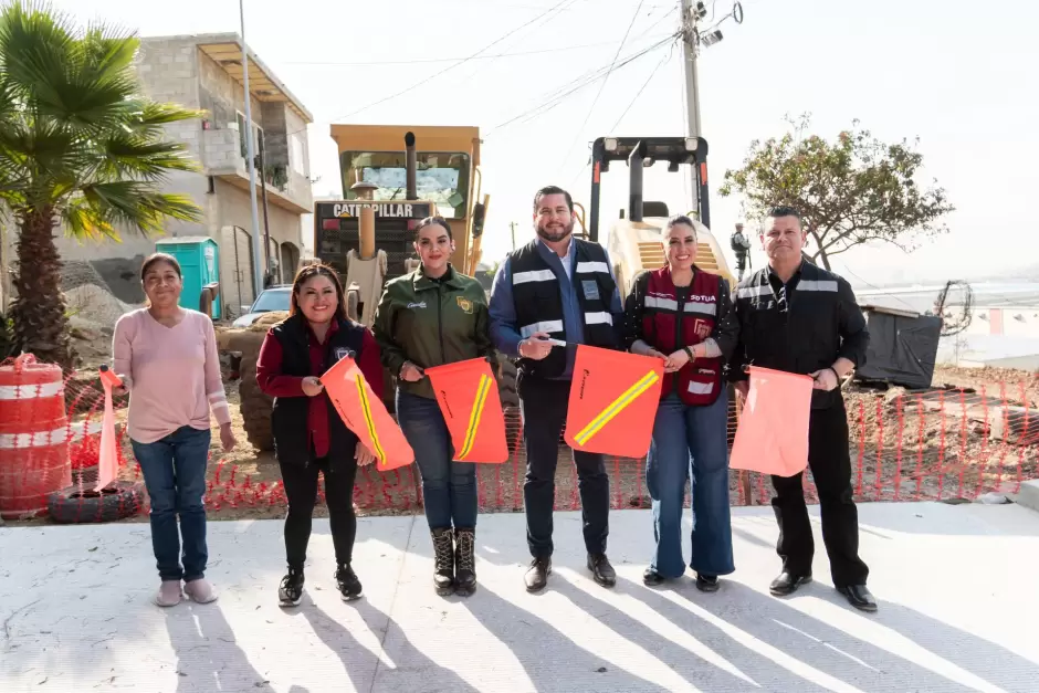 Obra de pavimentaci�n en la colonia Rinc�n Dorado