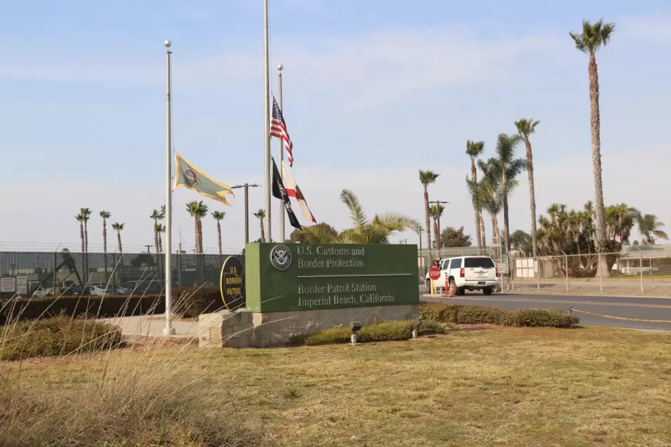 Arriban infantes de marina a la frontera entre California y M�xico