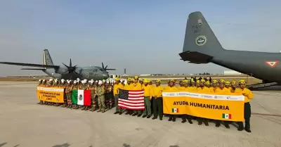 Regresa delegaci�n mexicana que combati� incendios en California