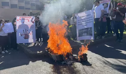 Marcha en Culiac�n contra la violencia y por la renuncia del gobernador Rub�n Ro