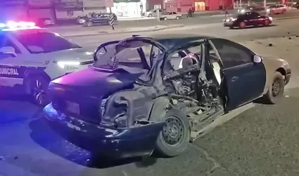 Choque en la entrada del fraccionamiento Ar�ndanos