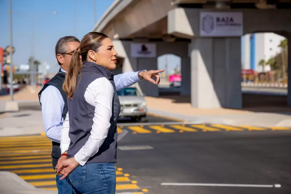 Distribuidor vial L�zaro C�rdenas-Carranza en Mexicali